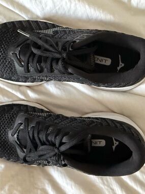 Mizuno Men's Black Knit Athletic Sneakers with White Midsole